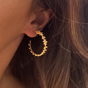 FLORA PETAL HOOP EARRINGS - GOLD