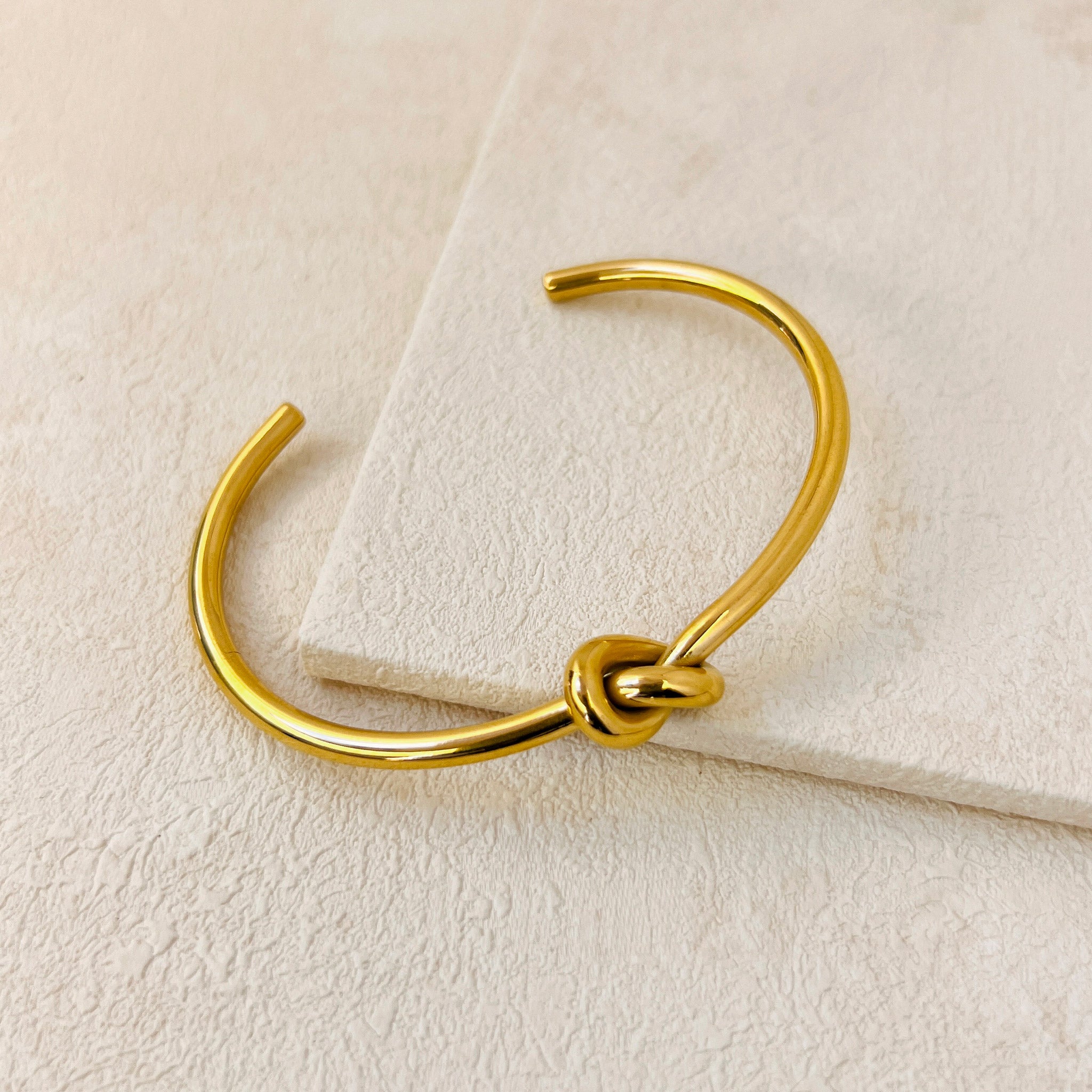 KNOT BANGLE- GOLD