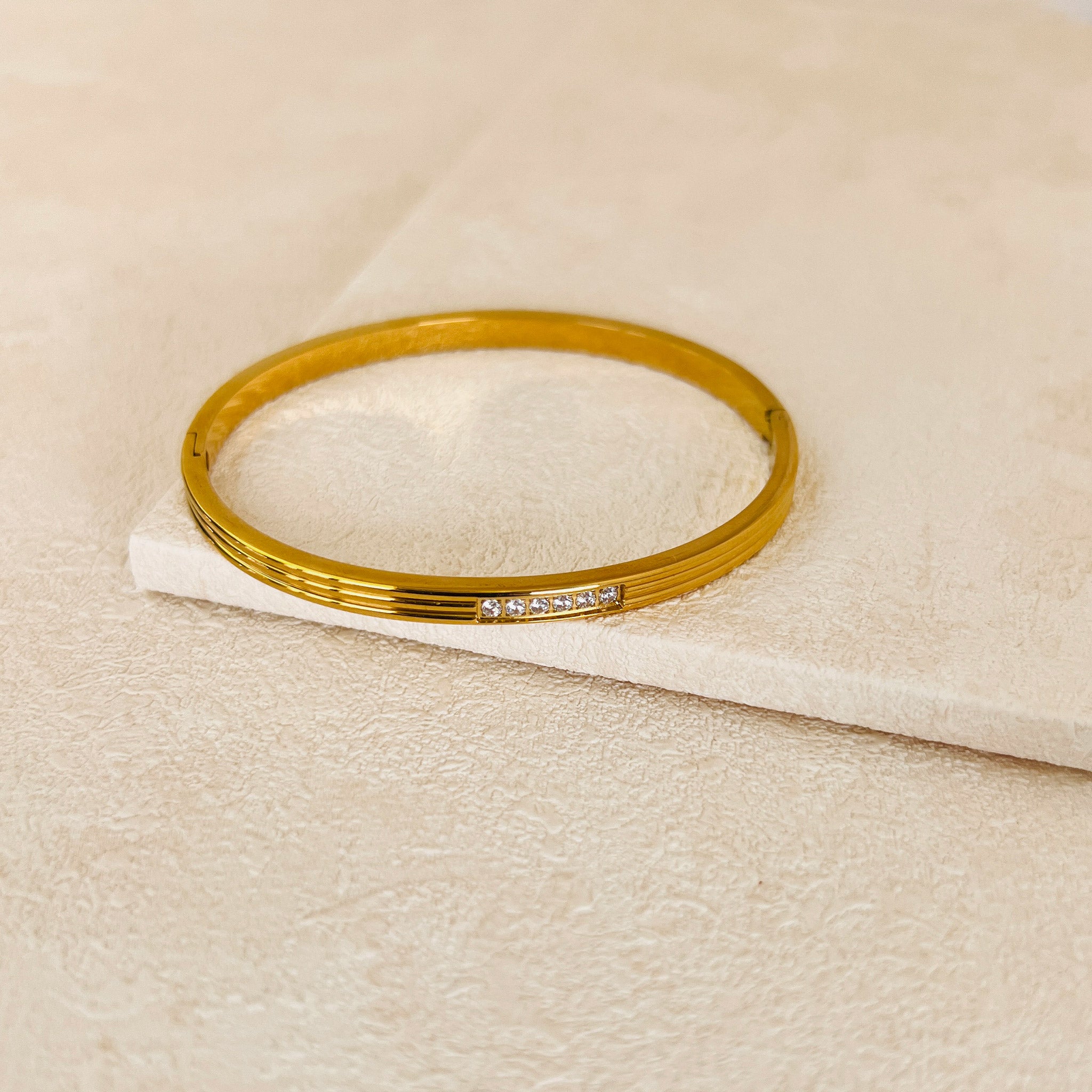 REGENTS BANGLE- GOLD