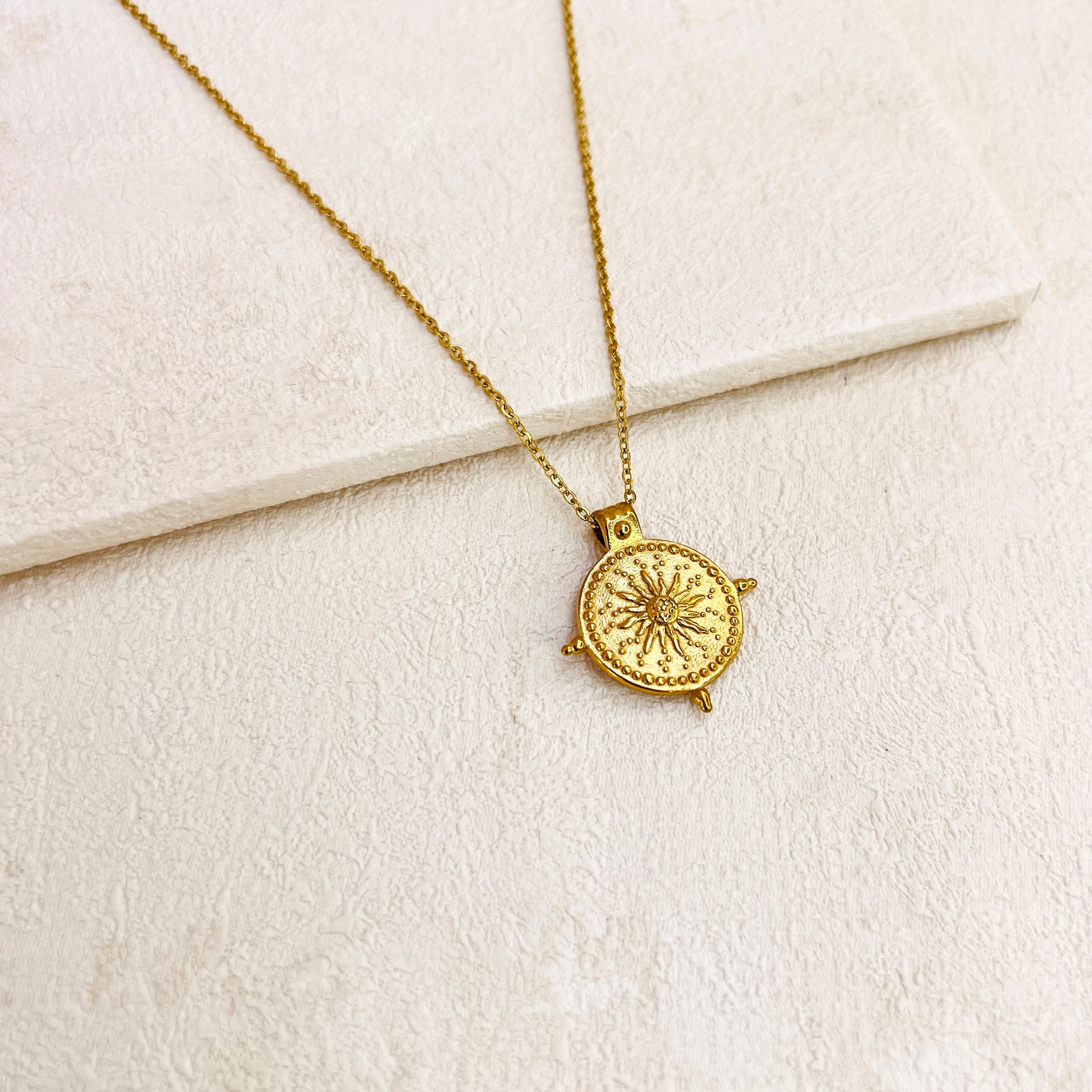 COMPASS PENDANT NECKLACE - GOLD