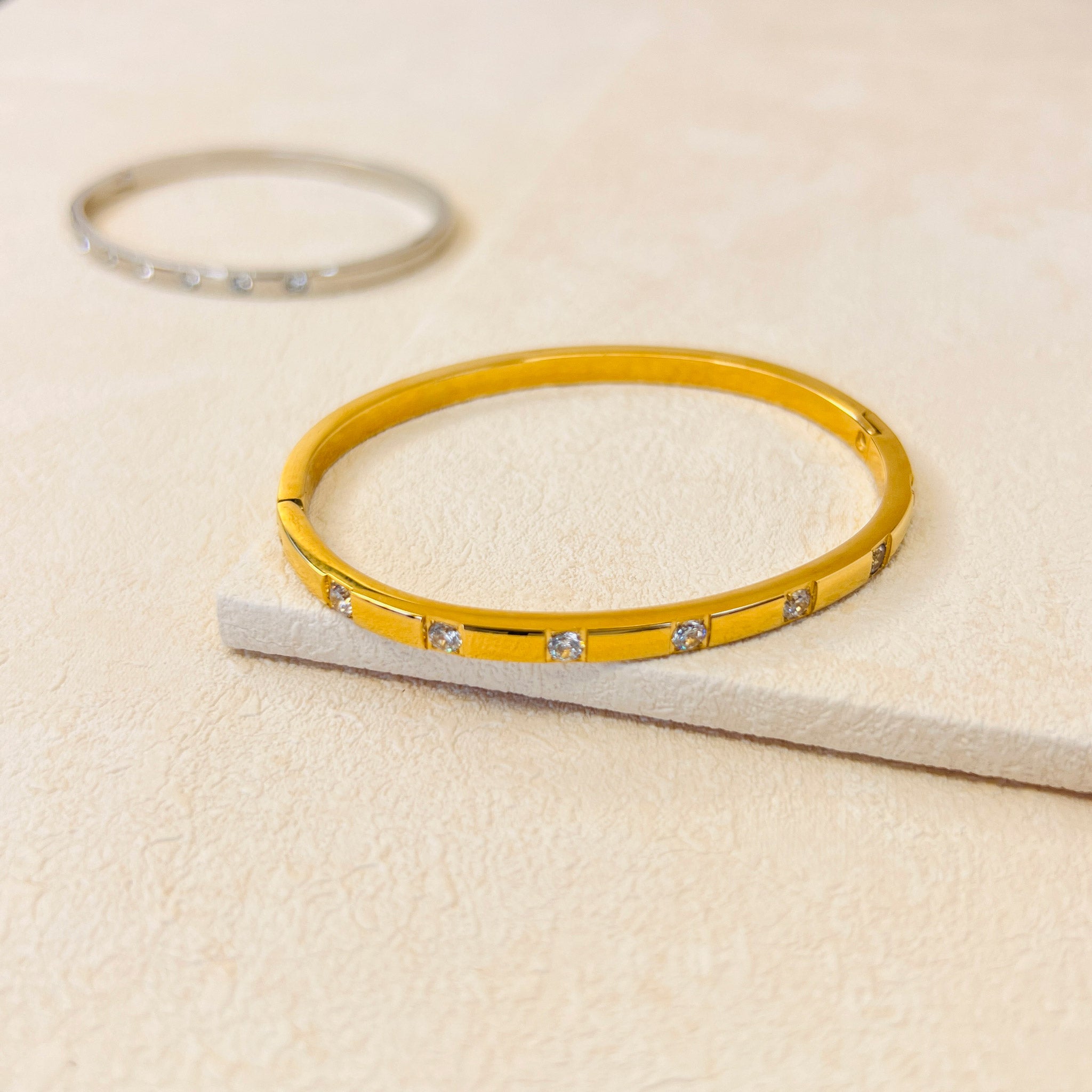 KENSIGNTON BANGLE- GOLD