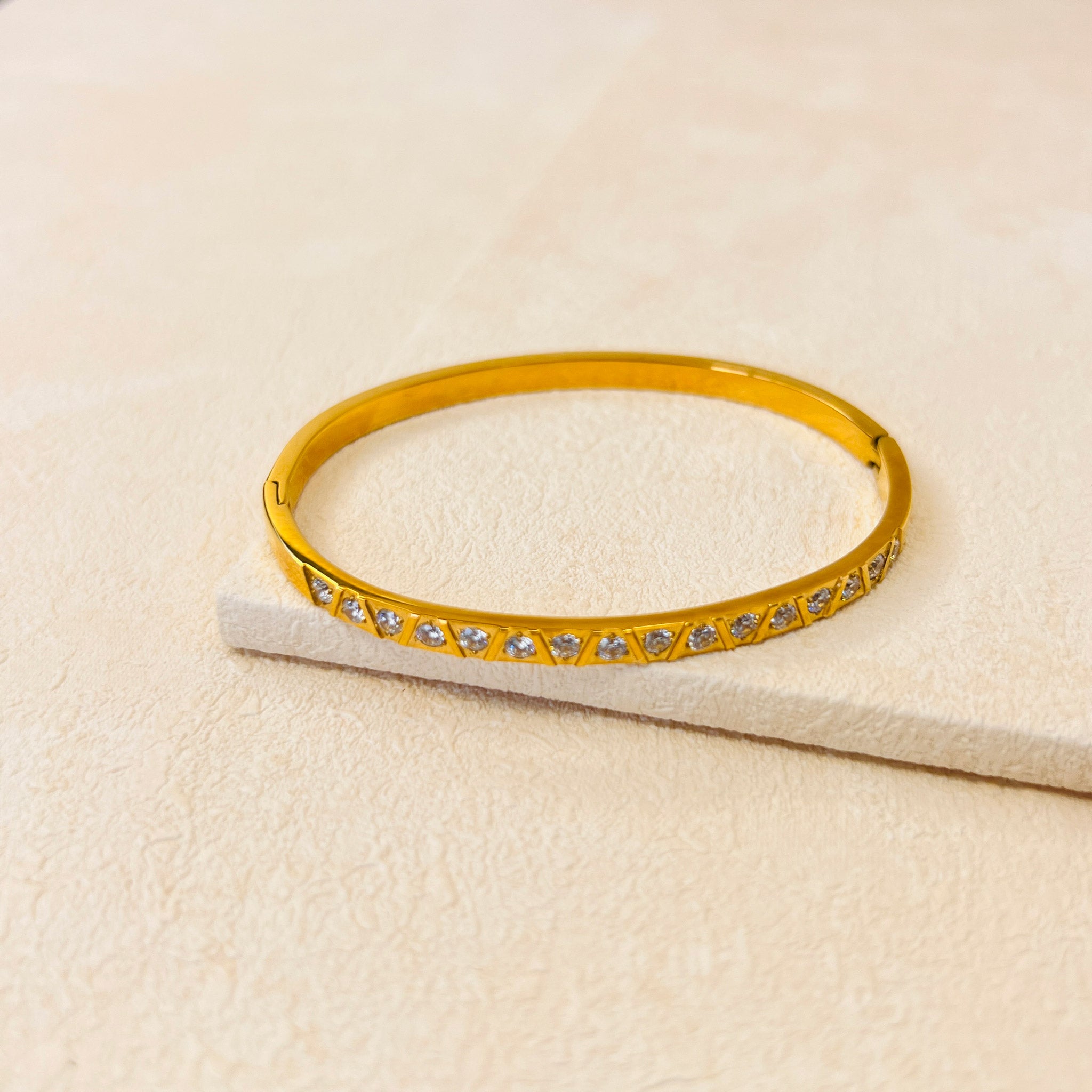 TRAFALGAR BANGLE- GOLD