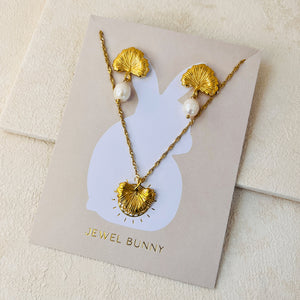 LILY NECKLACE & EARRING SET