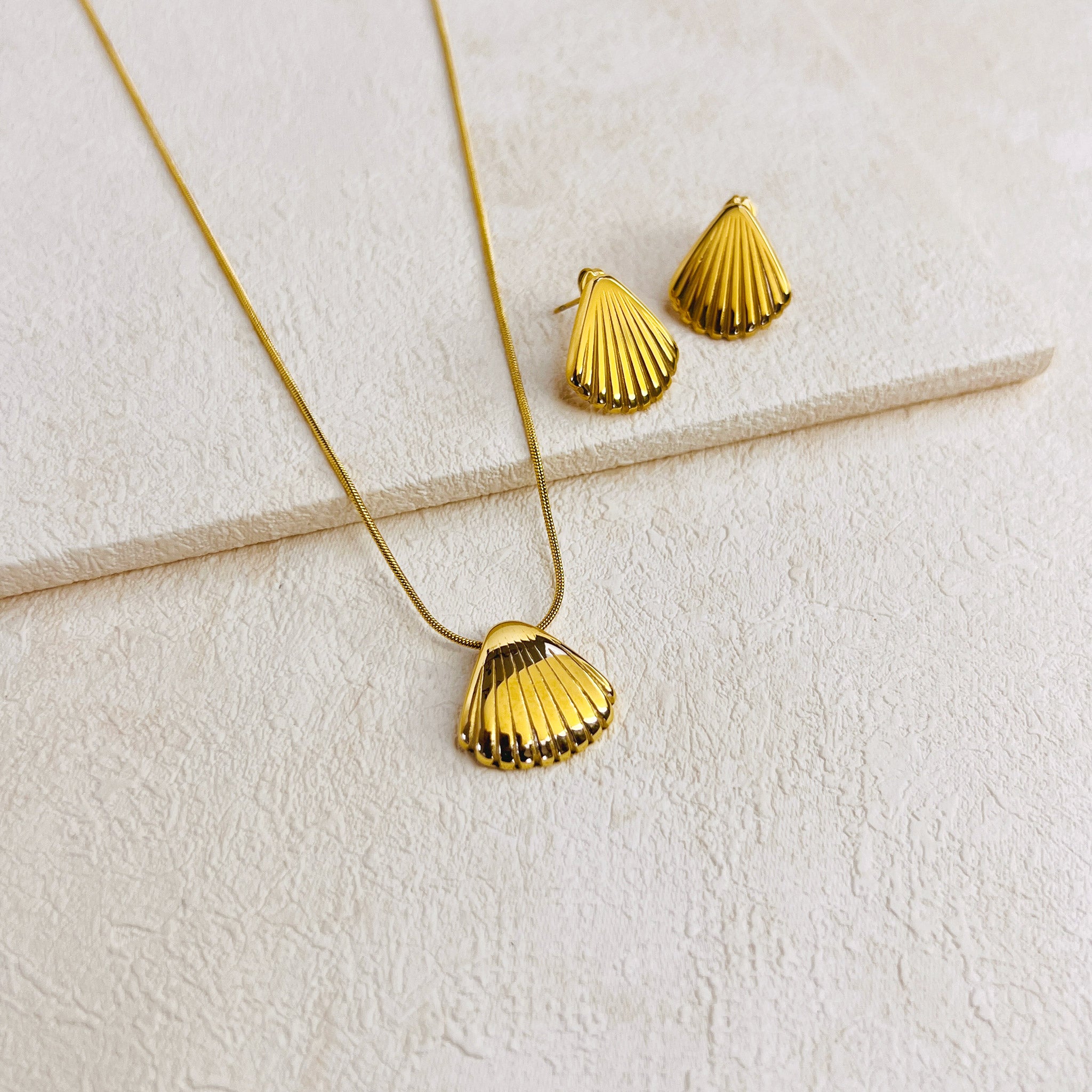 SHELL NECKLACE & EARRING SET- GOLD