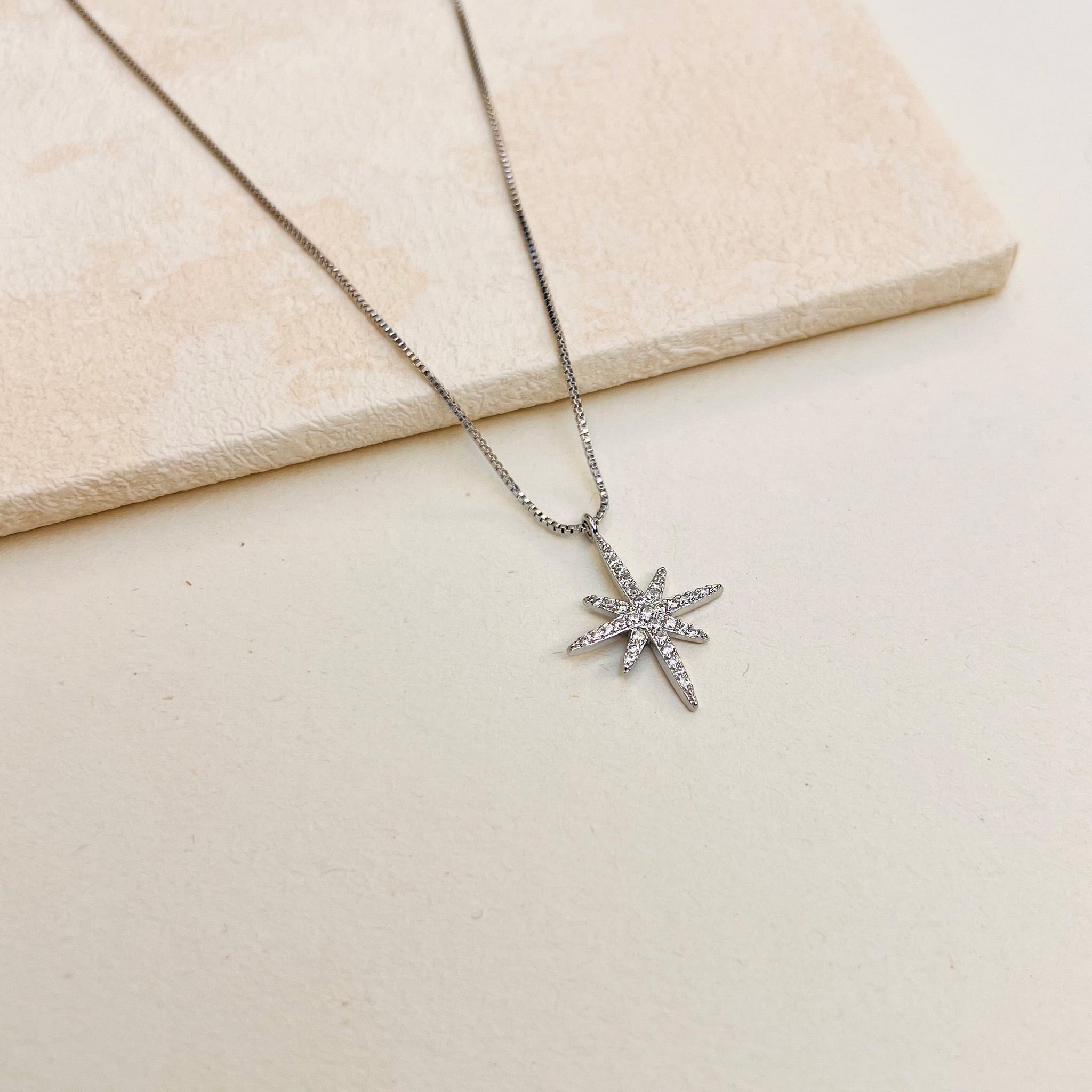 NORTH STAR PENDANT NECKLACE - SILVER