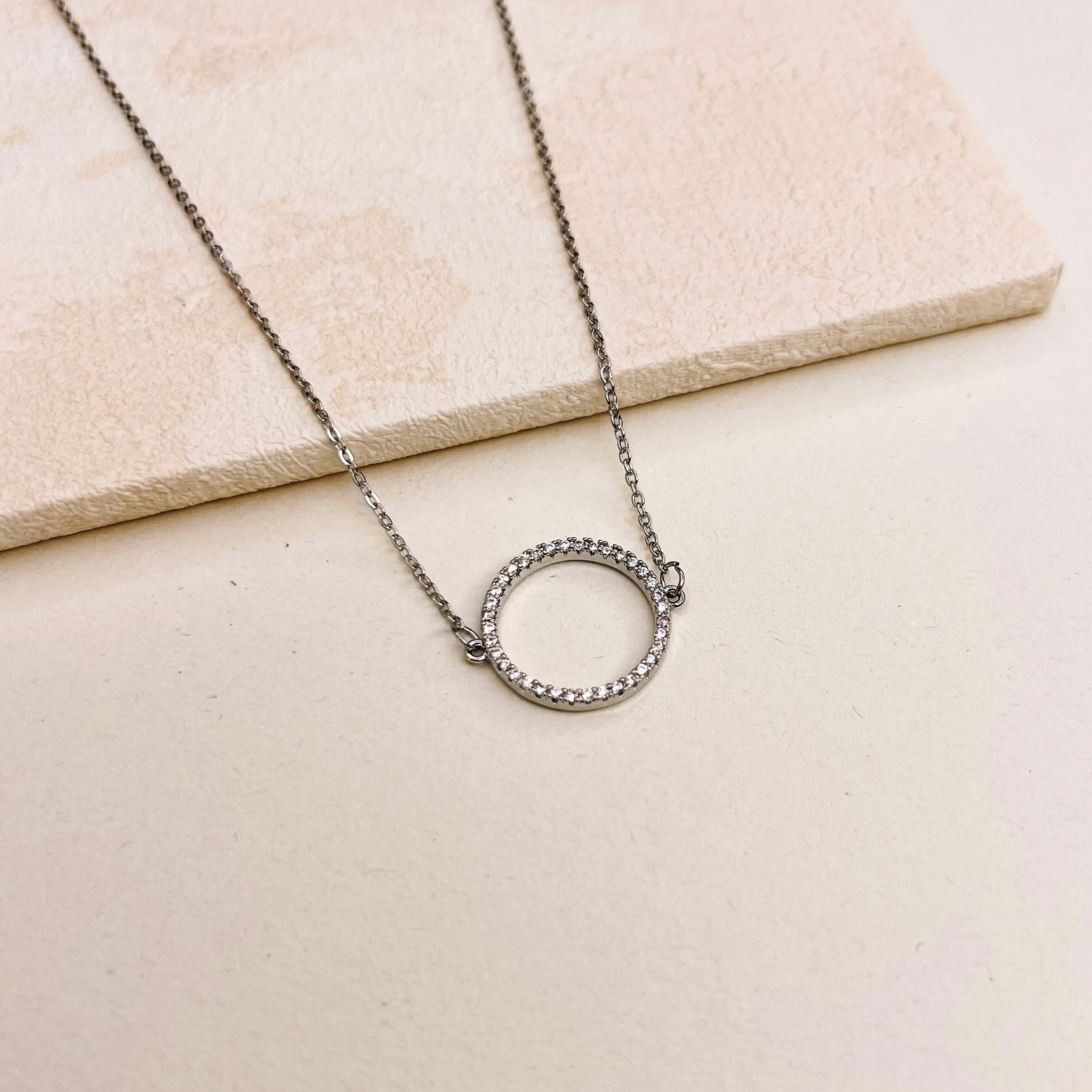 HALO PENDANT NECKLACE - SILVER