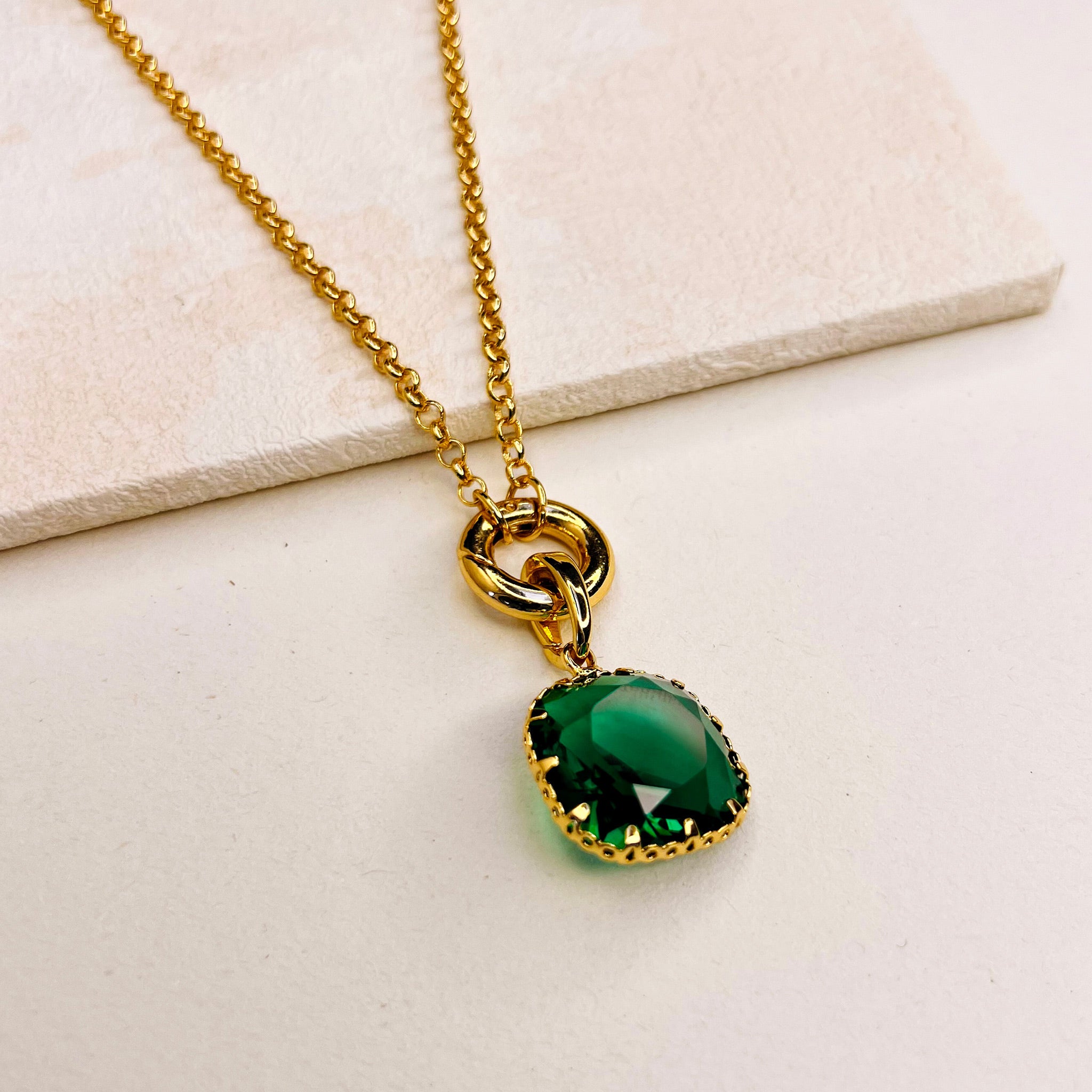 ESMERALDA PENDANT NECKLACE - GOLD