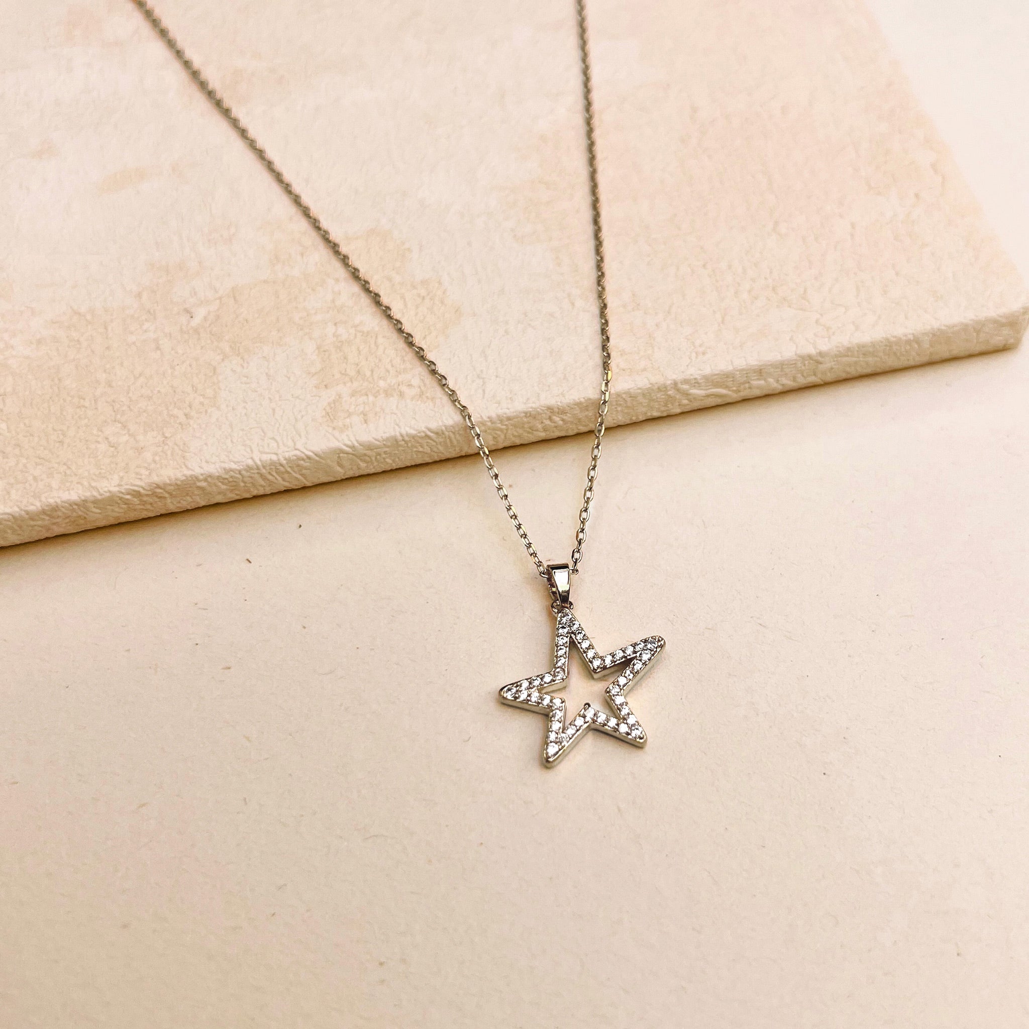 STAR PENDANT NECKLACE - SILVER